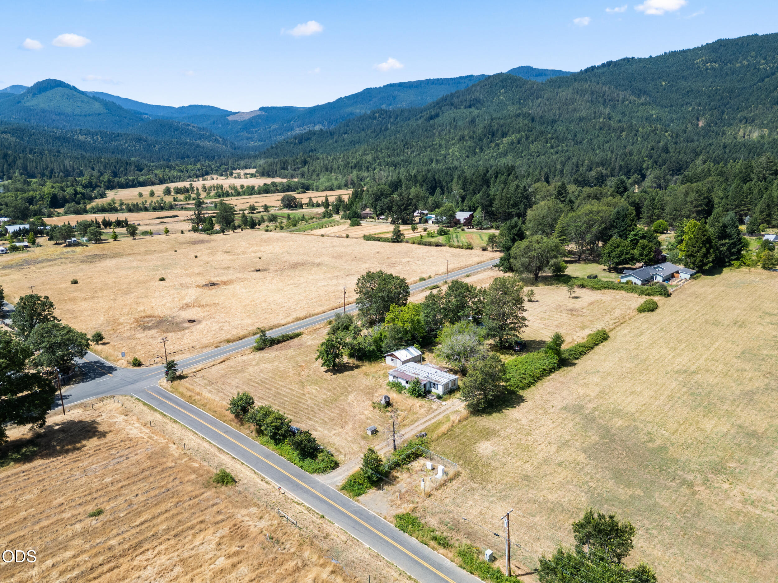 2670 Kincaid Road Williams, OR 97544 - Photo 3 of 17