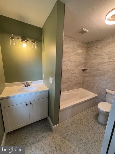 2185 East Wheat Road, Unit D Vineland, NJ 08361 - Photo 16 of 25 a bathroom with a bathtub and a toilet