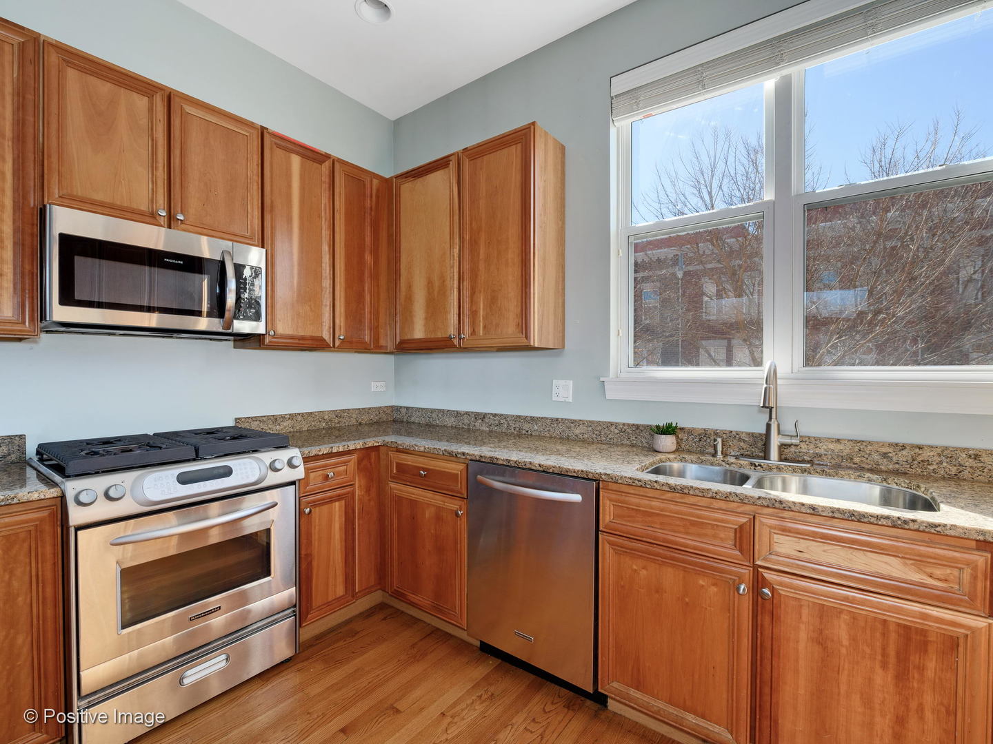 2712 West Dakin Street Chicago, IL 60618 - Photo 11 of 26