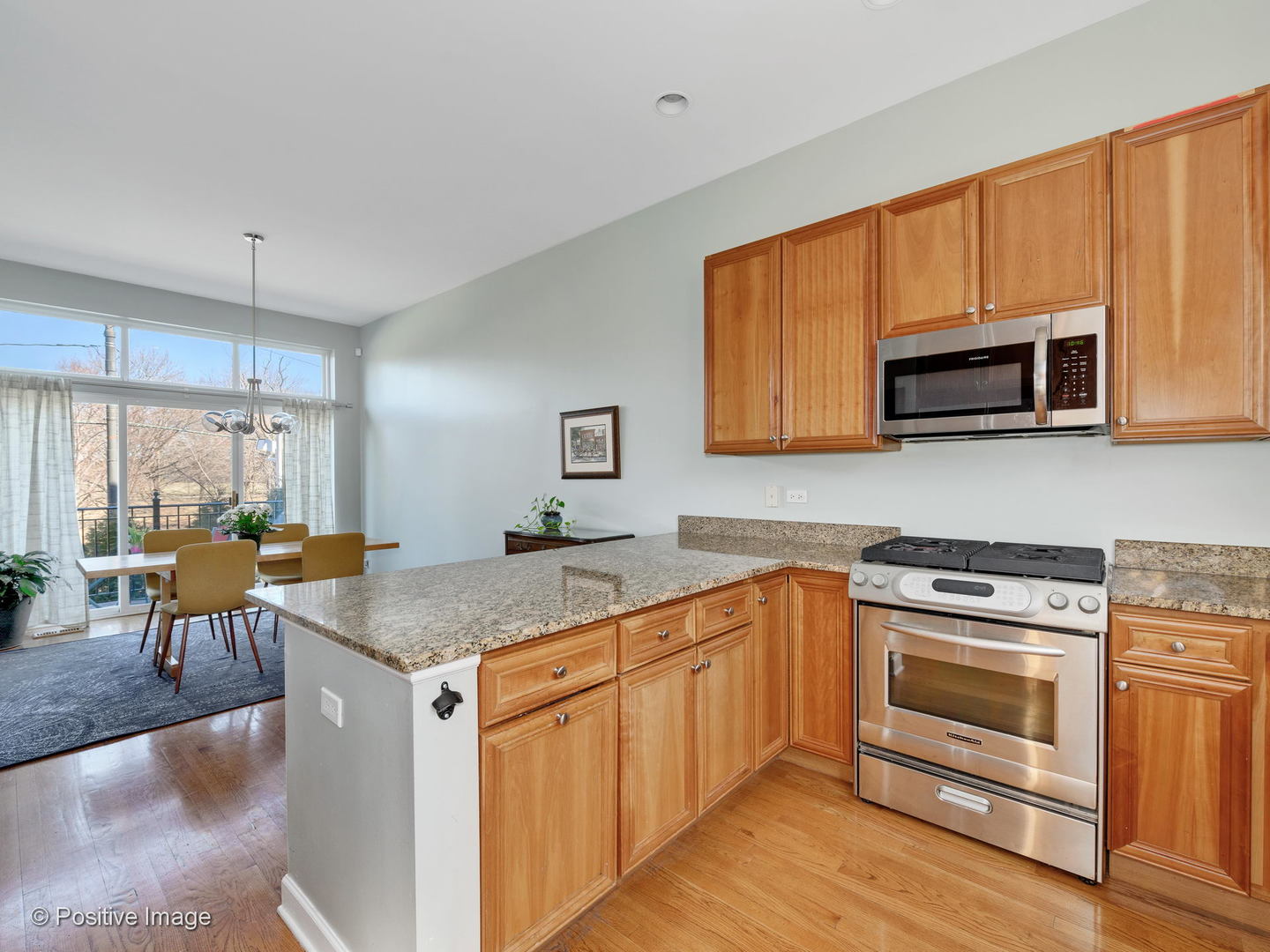 2712 West Dakin Street Chicago, IL 60618 - Photo 12 of 26