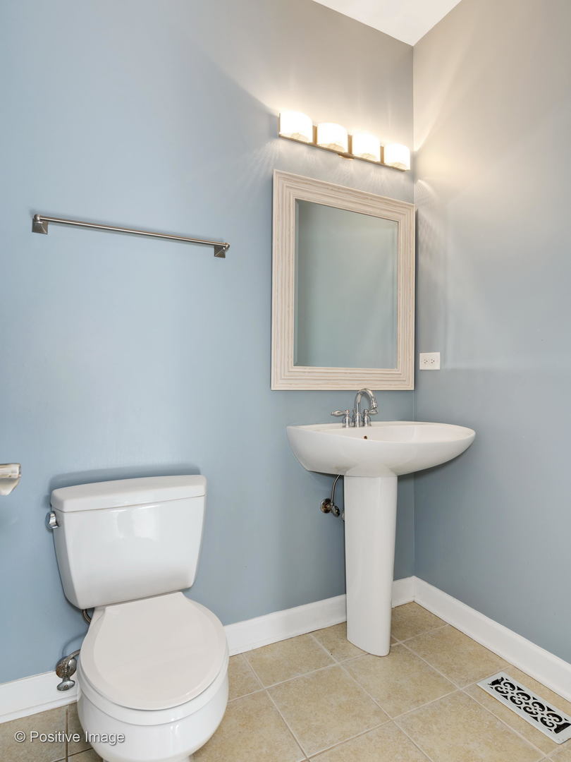 2712 West Dakin Street Chicago, IL 60618 - Photo 15 of 26