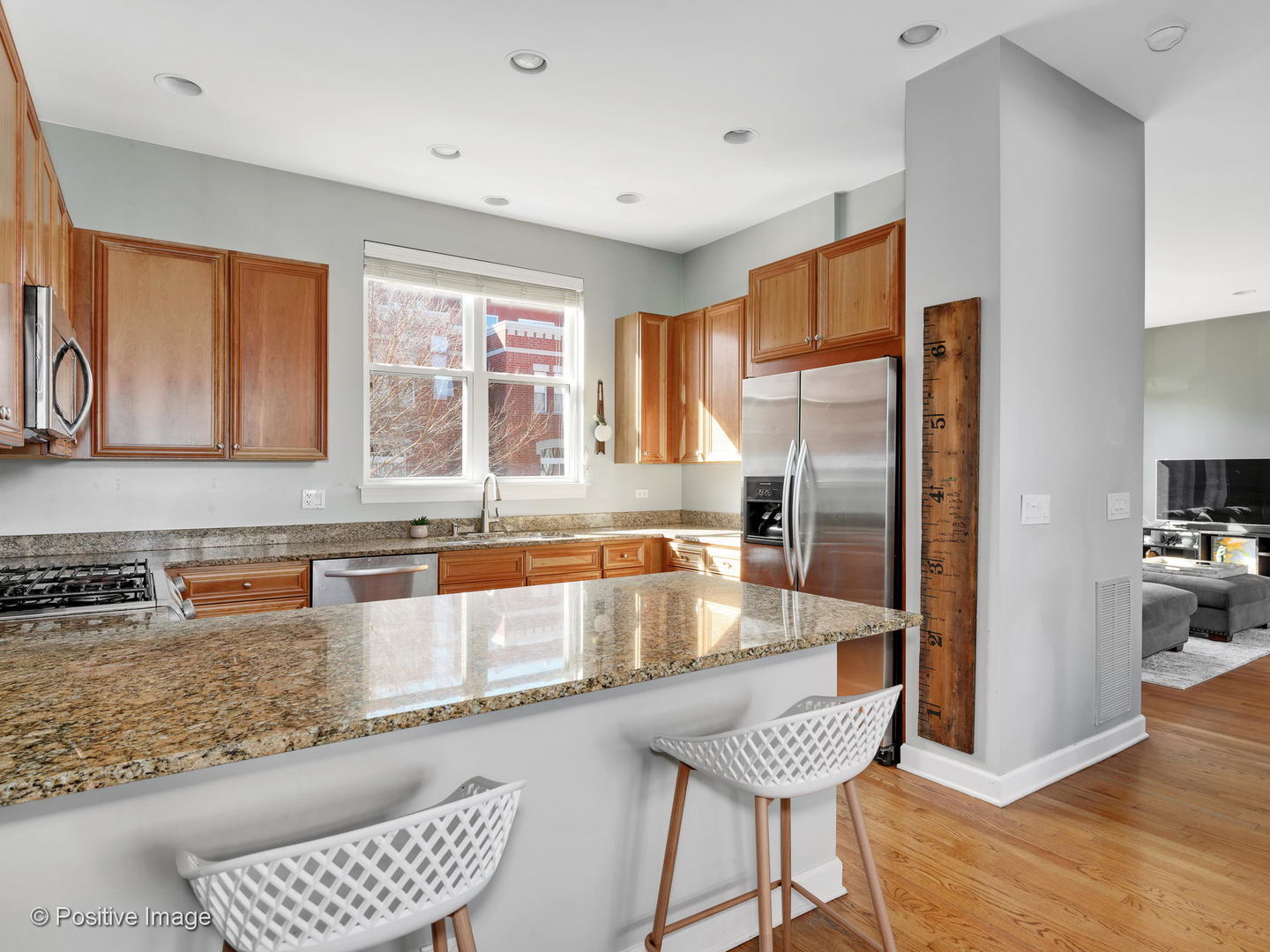 2712 West Dakin Street Chicago, IL 60618 - Photo 10 of 26