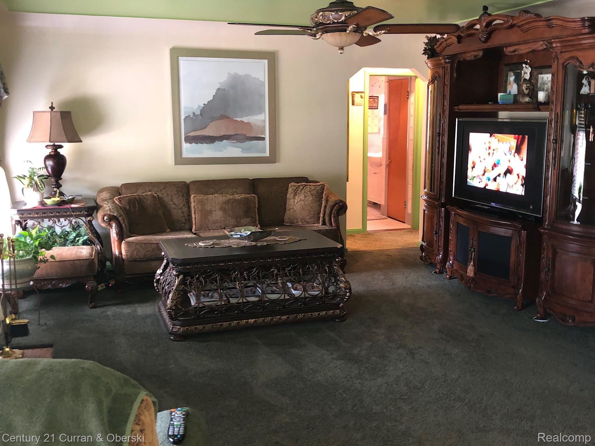 4022 Beech Daly Road Inkster, MI 48141 - Photo 4 of 19 4022 Beech Daly Living Room