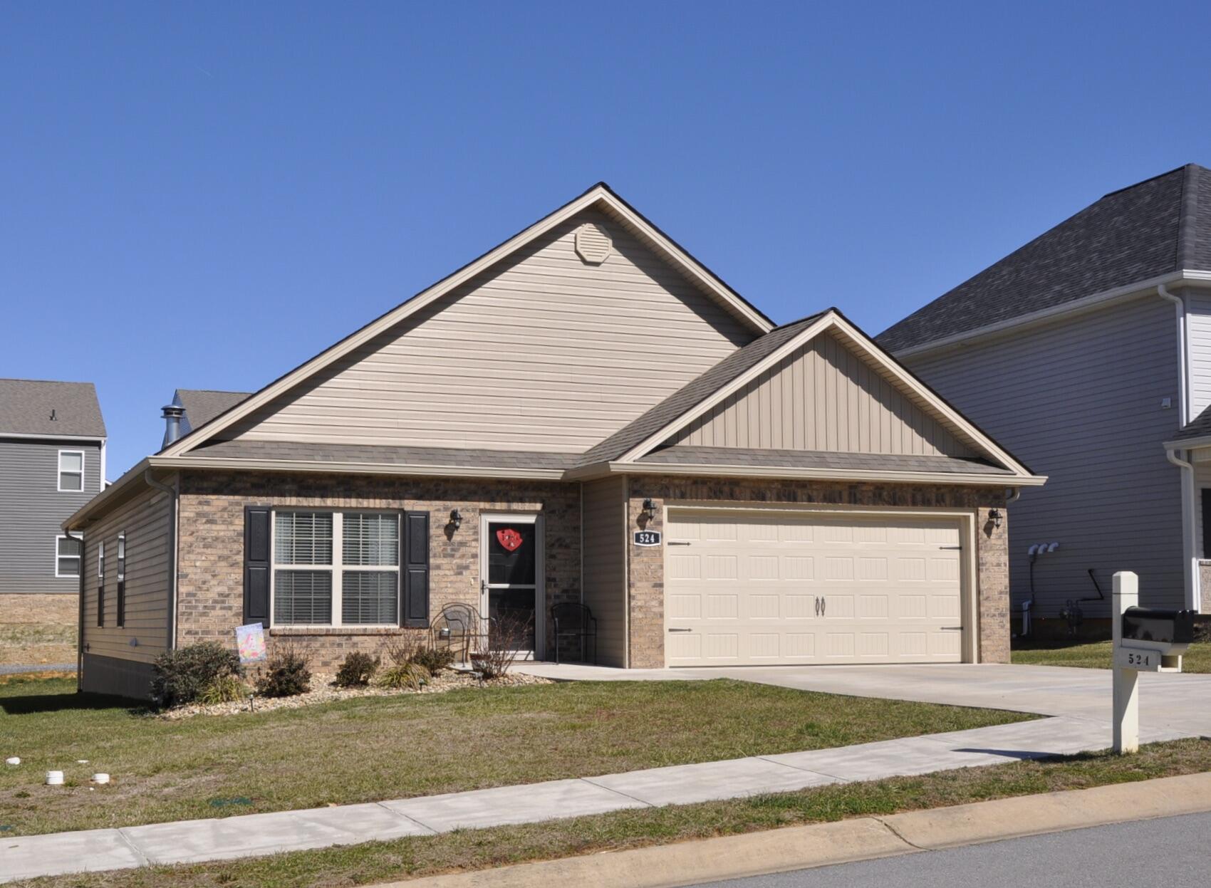 524 Suffolk Road Johnson City, TN 37615 - Photo 2 of 21 DSC_0049