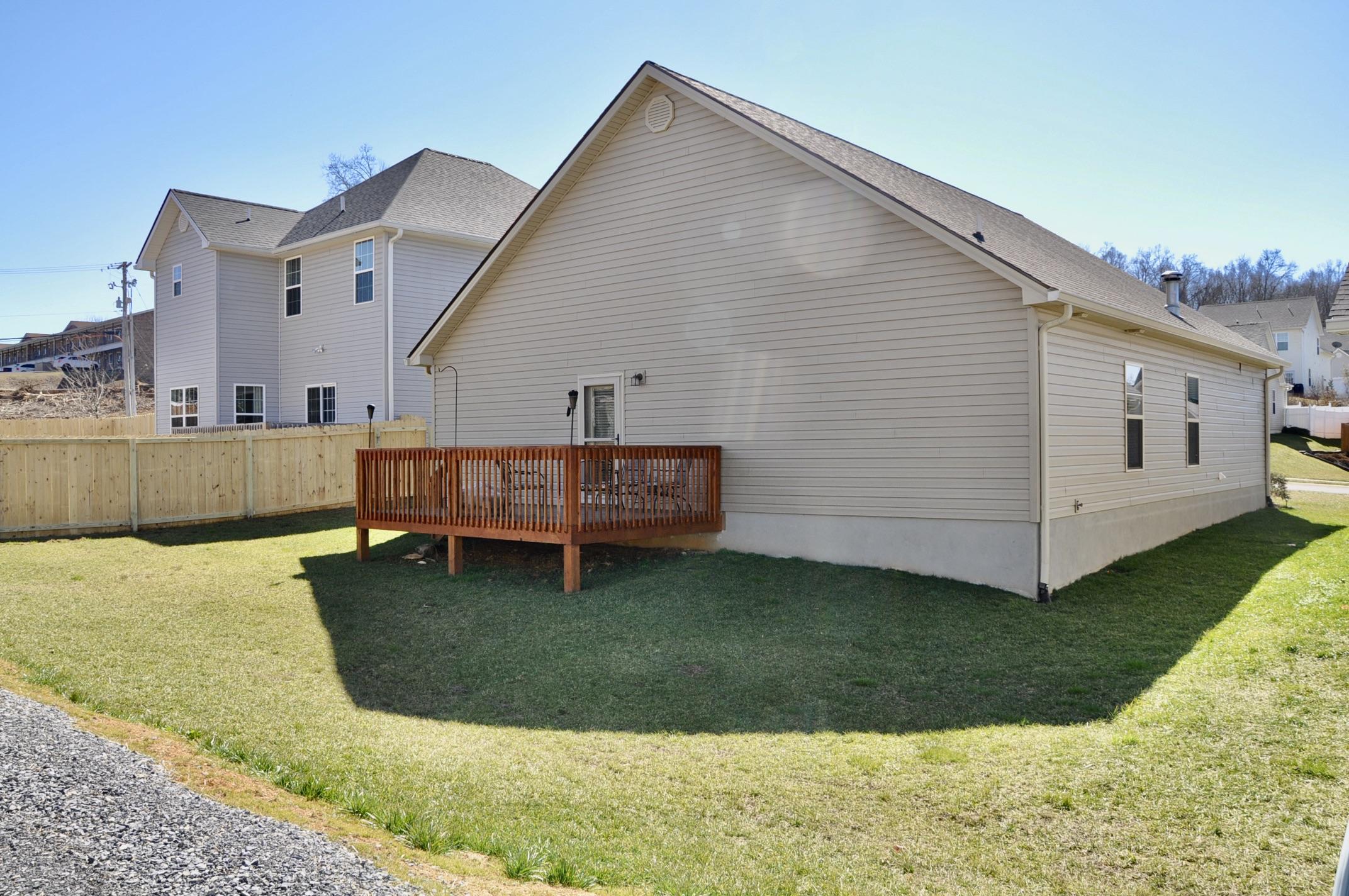 524 Suffolk Road Johnson City, TN 37615 - Photo 3 of 21 DSC_0043