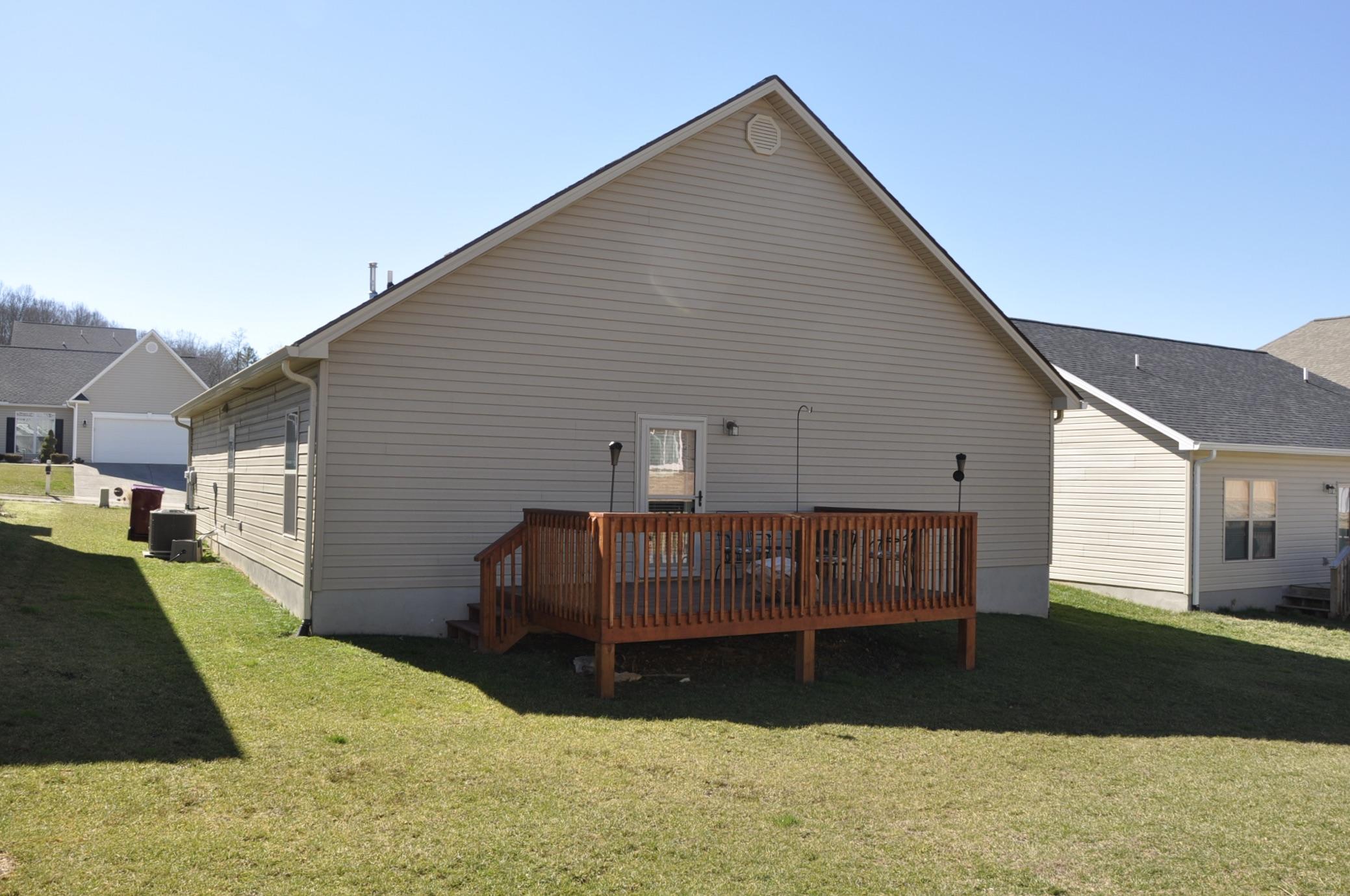524 Suffolk Road Johnson City, TN 37615 - Photo 4 of 21 DSC_0042