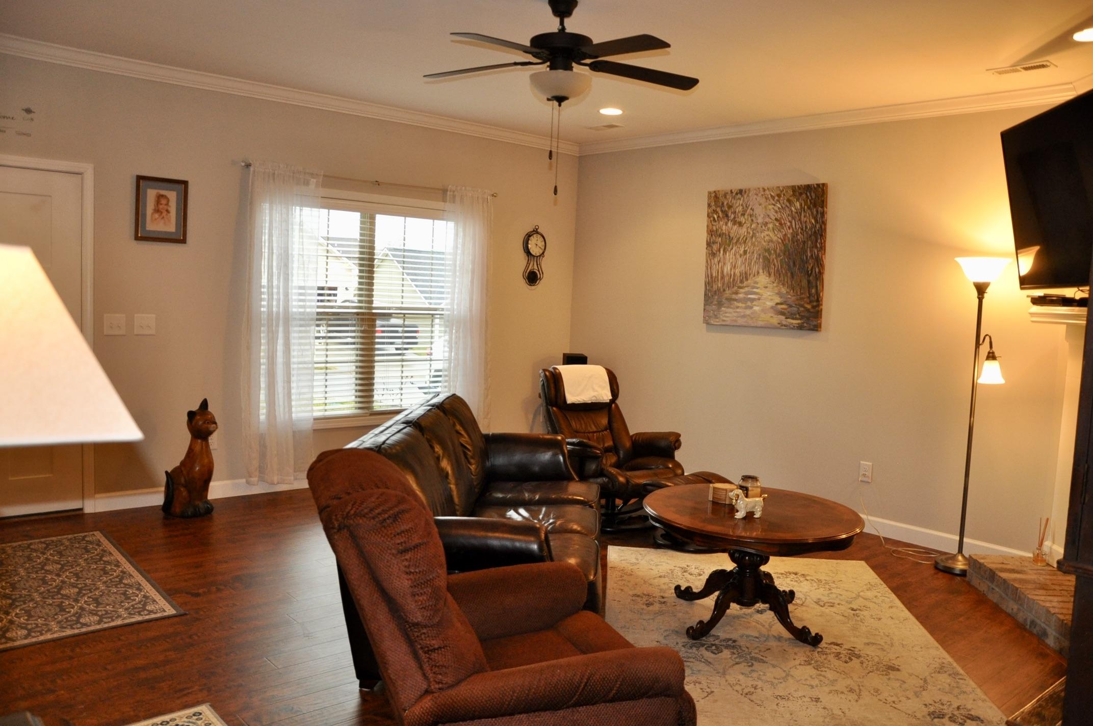 524 Suffolk Road Johnson City, TN 37615 - Photo 6 of 21 DSC_0054