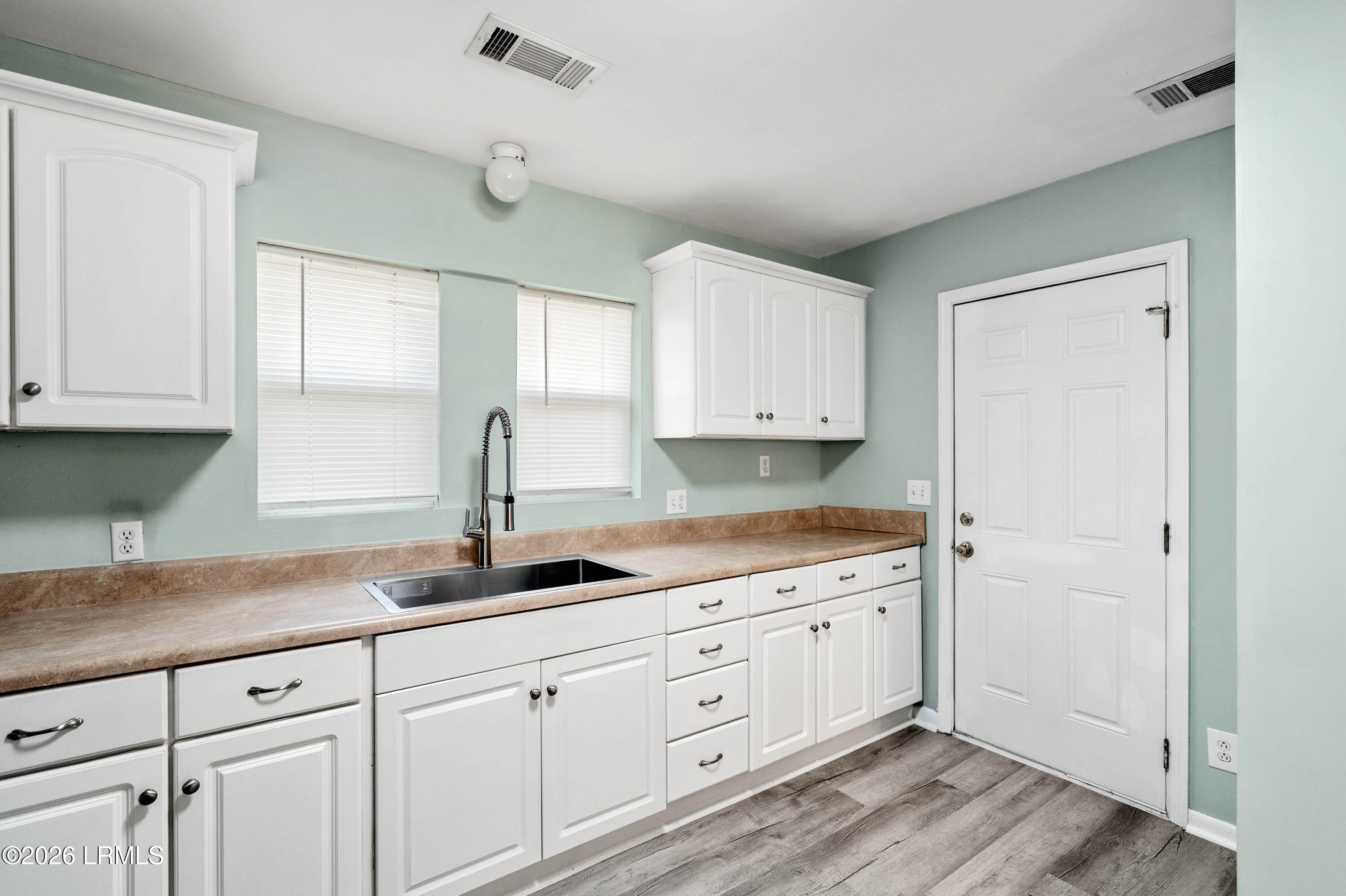 2813 Fourth Street Beaufort, SC 29902 - Photo 11 of 31 2813 4th st interior-8