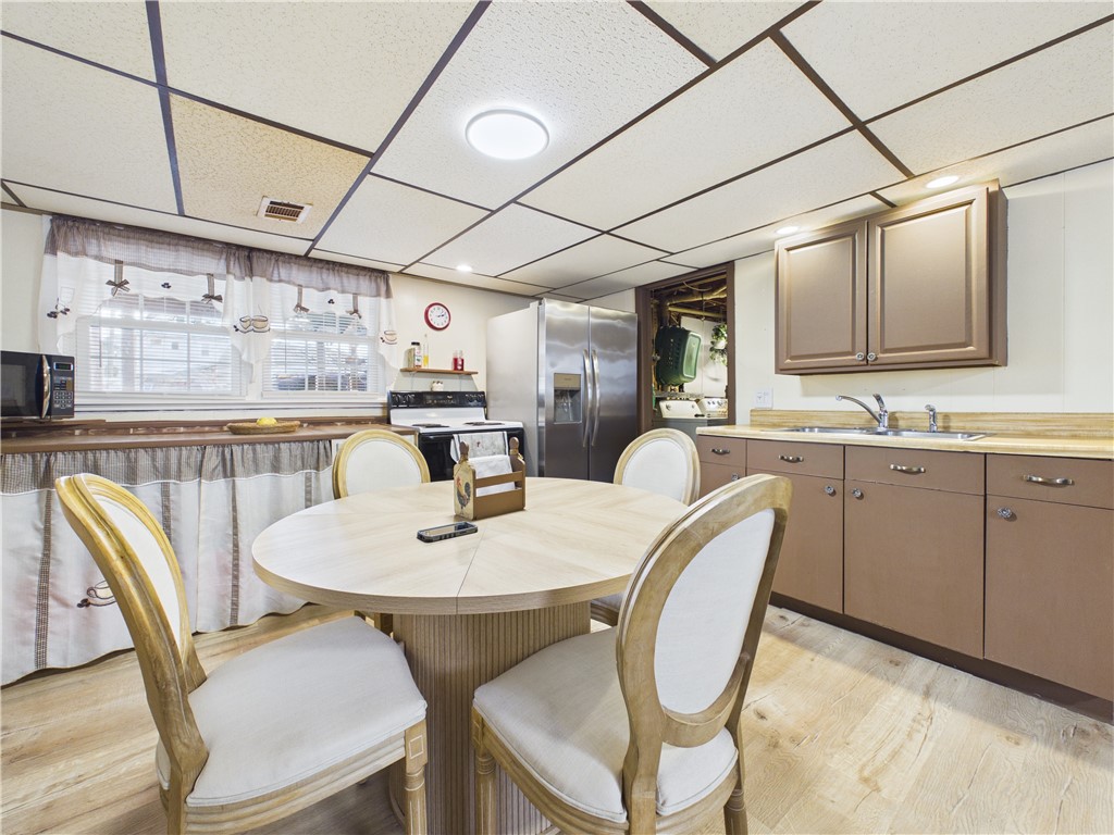 11 Meadow Street Pawtucket, RI 02860 - Photo 16 of 27