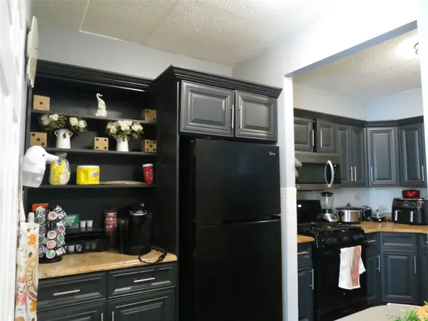 $375,500 | 522 East 159th Street, Unit 2B | Woodstock