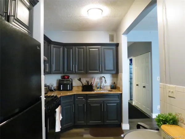 $375,500 | 522 East 159th Street, Unit 2B | Woodstock