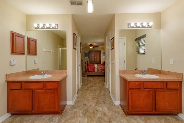 a en suite bathroom with a sink and a mirror