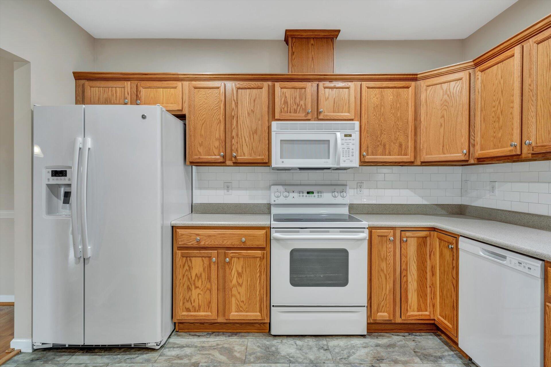 4448 Pheasant Ridge Road, Unit 407 Roanoke, VA 24014 - Photo 6 of 18 07-DSC0477