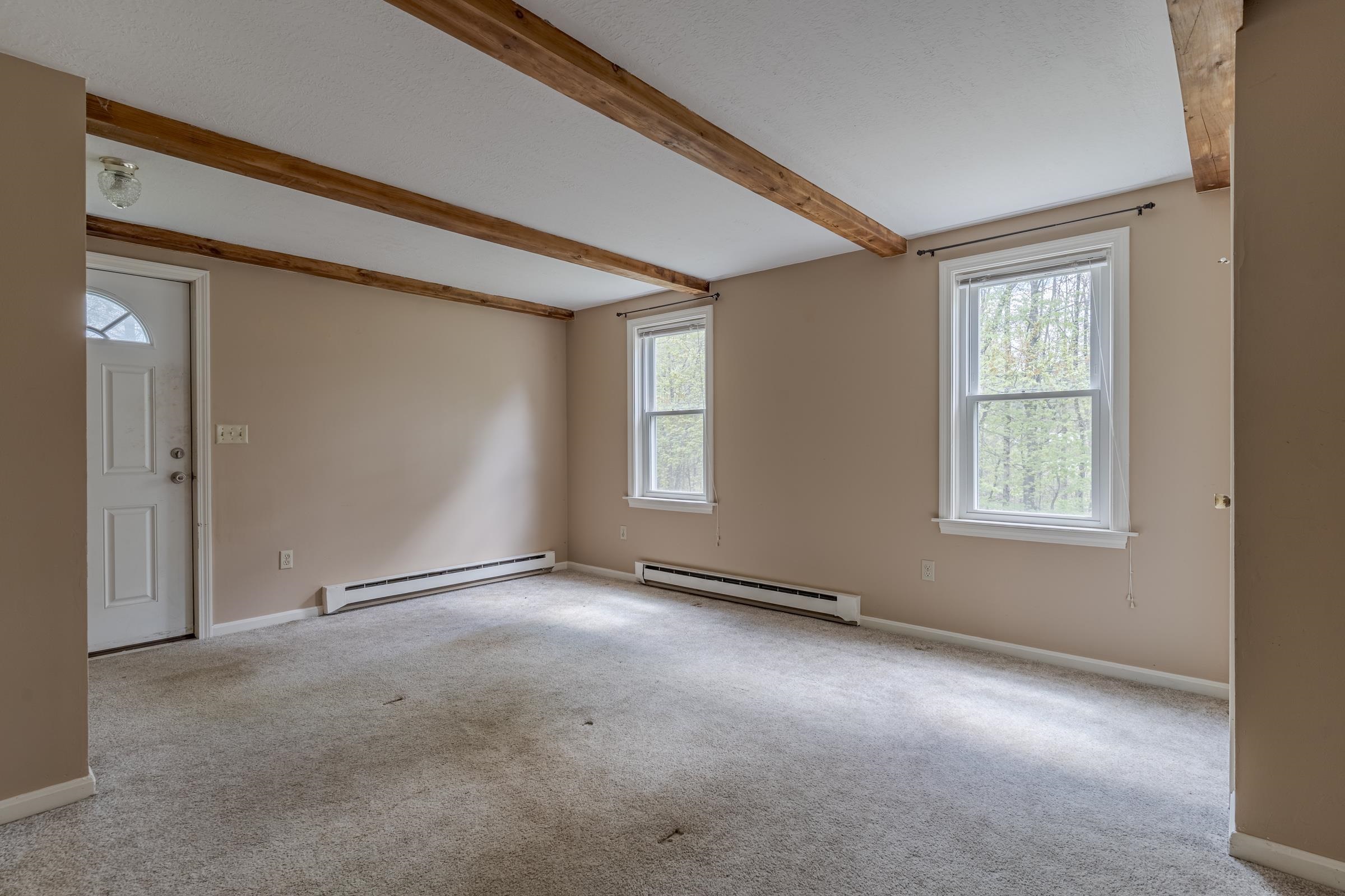 206 Hampstead Road Derry, NH 03038 - Photo 12 of 24