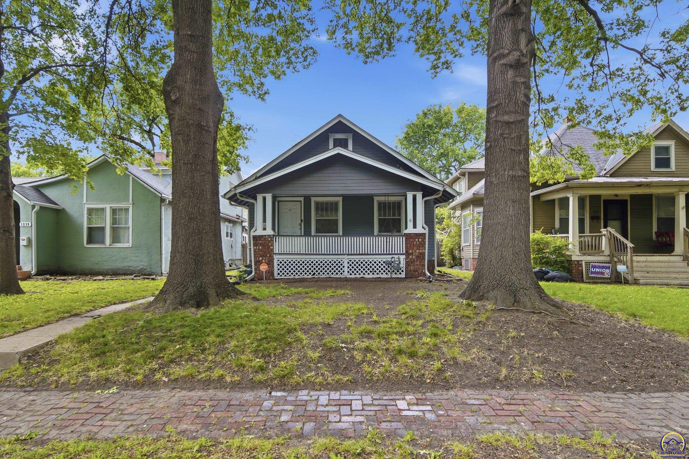1237 Southwest MacVicar Avenue Topeka, KS 66604 - Photo 1 of 18