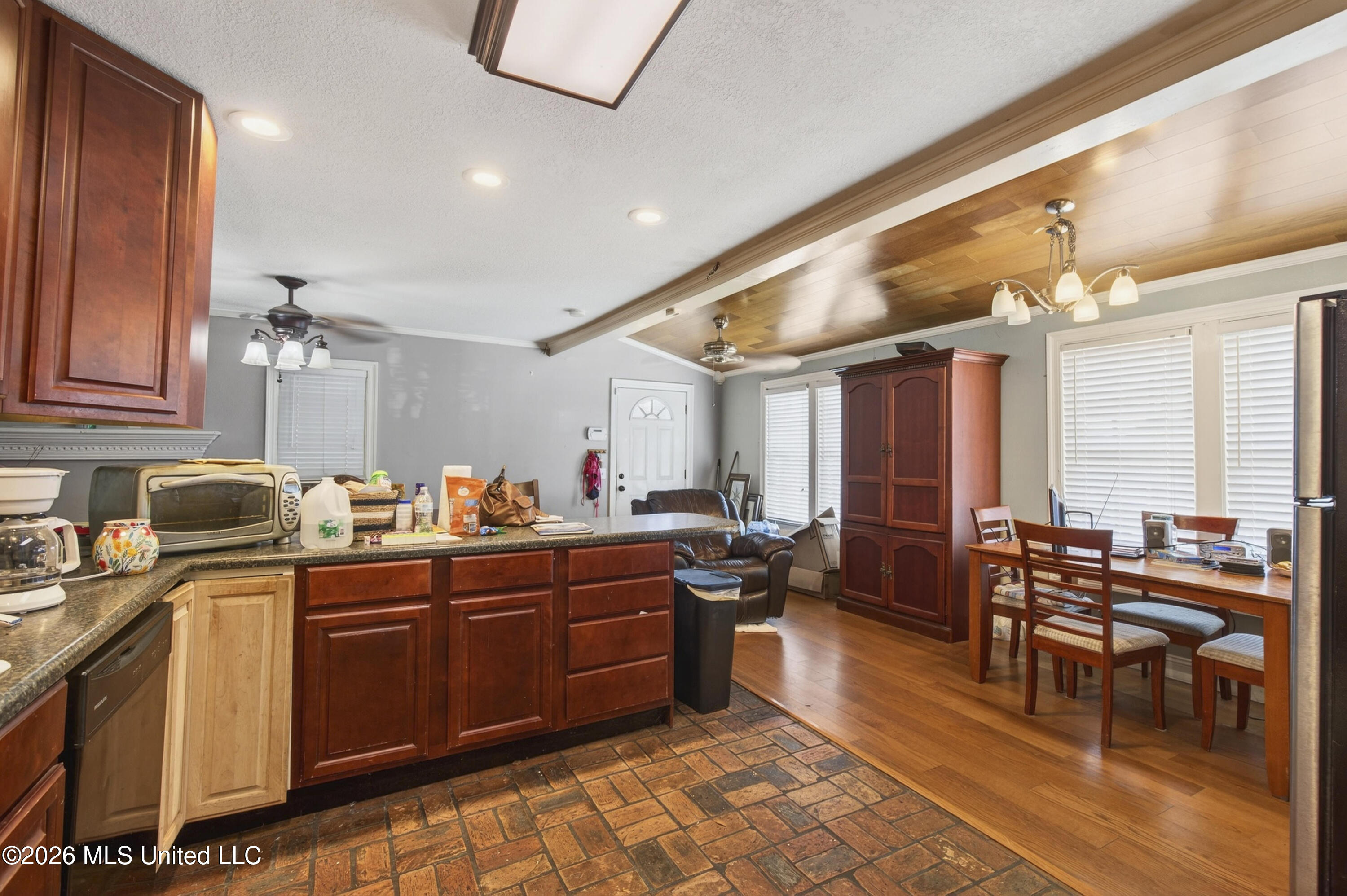 2210 8th Street Pascagoula, MS 39567 - Photo 9 of 31 IMG_8223