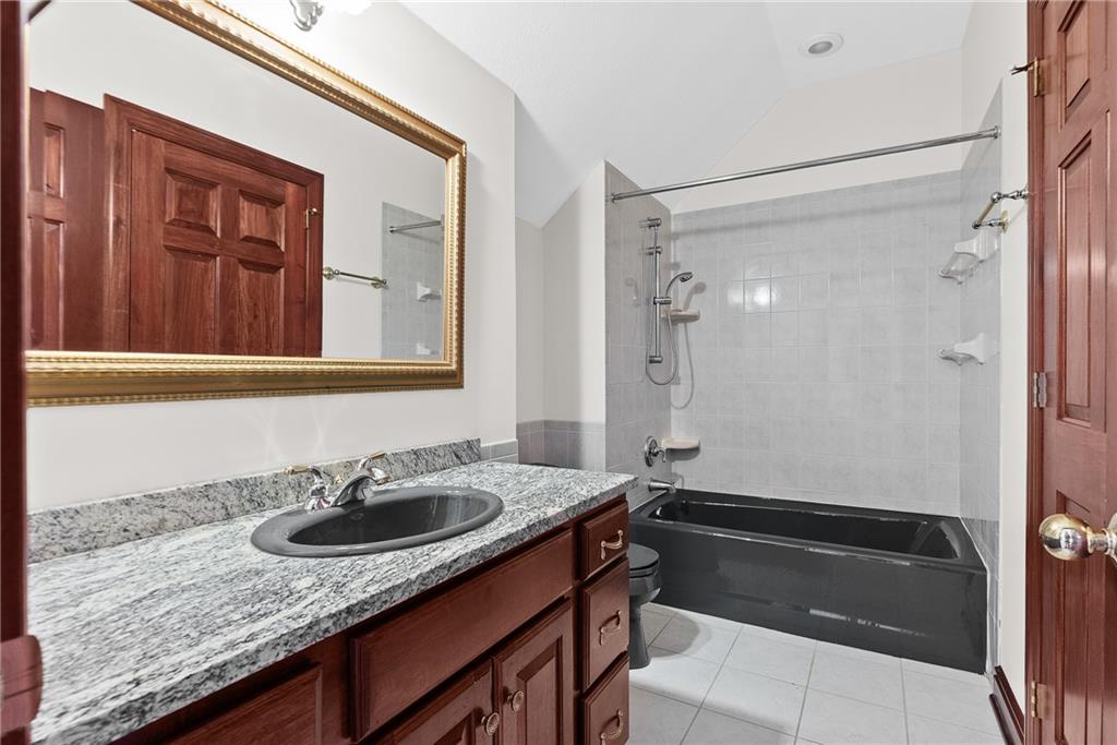 1060 Fox Chapel Road Pittsburgh, PA 15238 - Photo 37 of 50 Hall Bathroom shared between Bedrooms 4 and 5