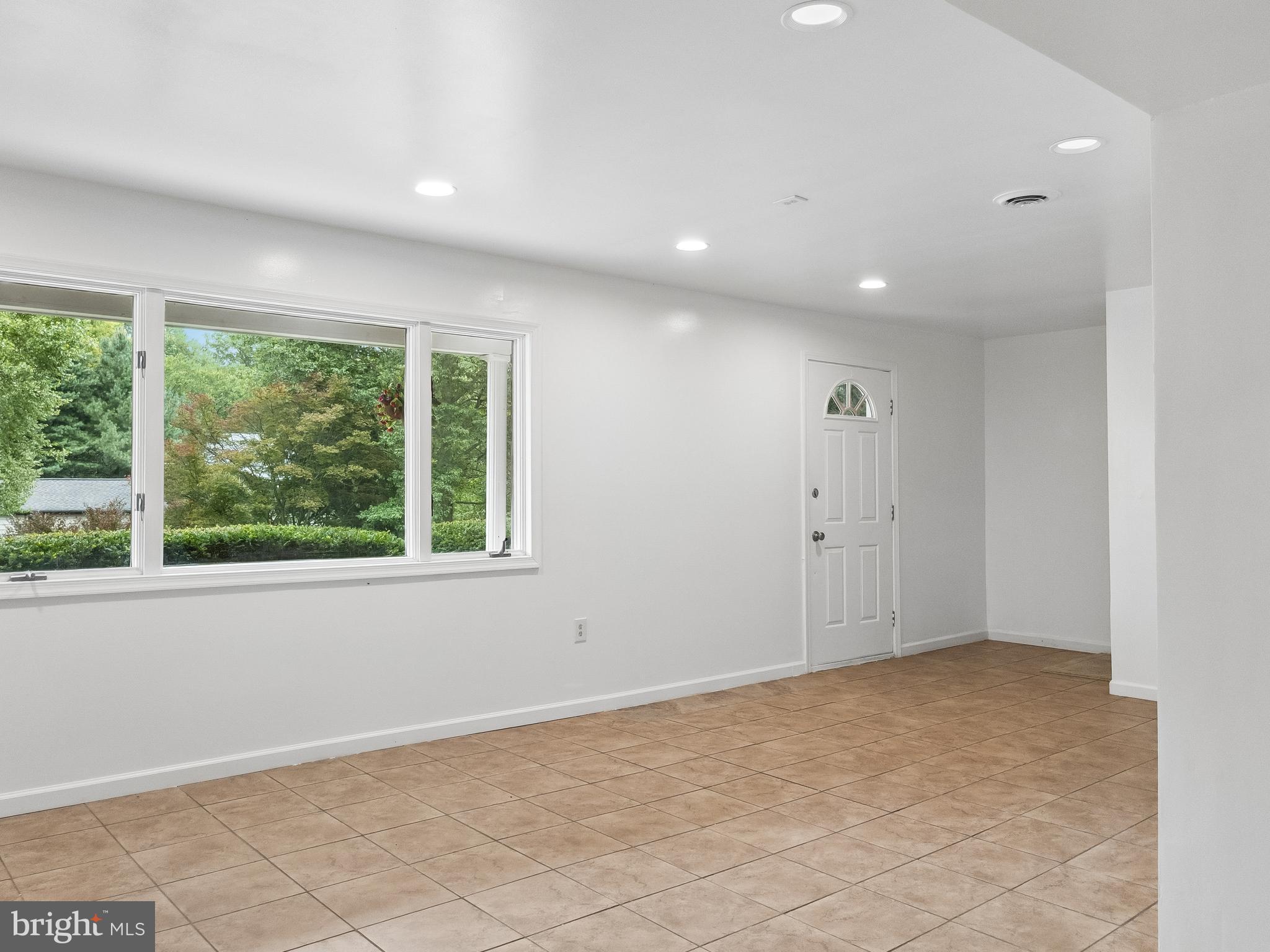 2210 Berkshire Road Lancaster, PA 17603 - Photo 18 of 29 LL Family Room