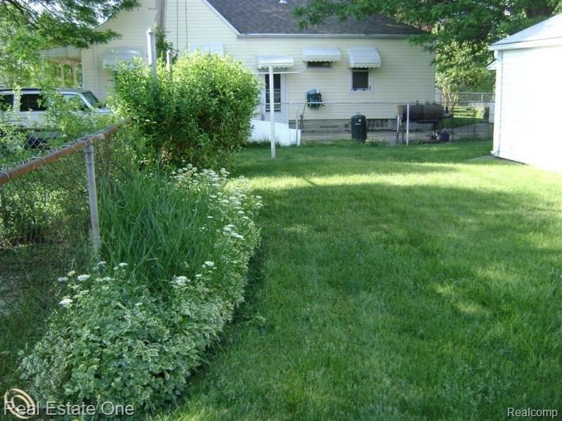 14846 Eureka Road Southgate, MI 48195 - Photo 2 of 12 2.jpg