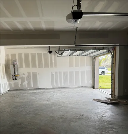 $2,700 | 359 Twin Lakes Boulevard West, West Columbia, TX 77486