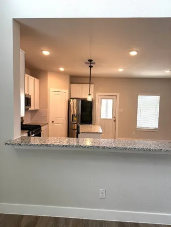 $2,700 | 359 Twin Lakes Boulevard West, West Columbia, TX 77486
