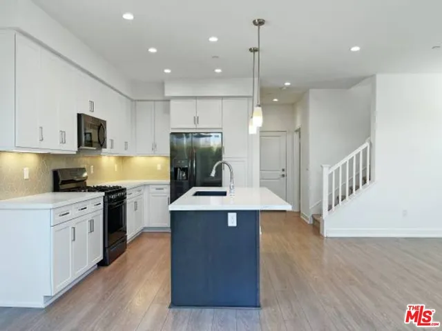 $3,695 | 7105 Tampa Avenue, Unit 7101, Reseda, CA 91335