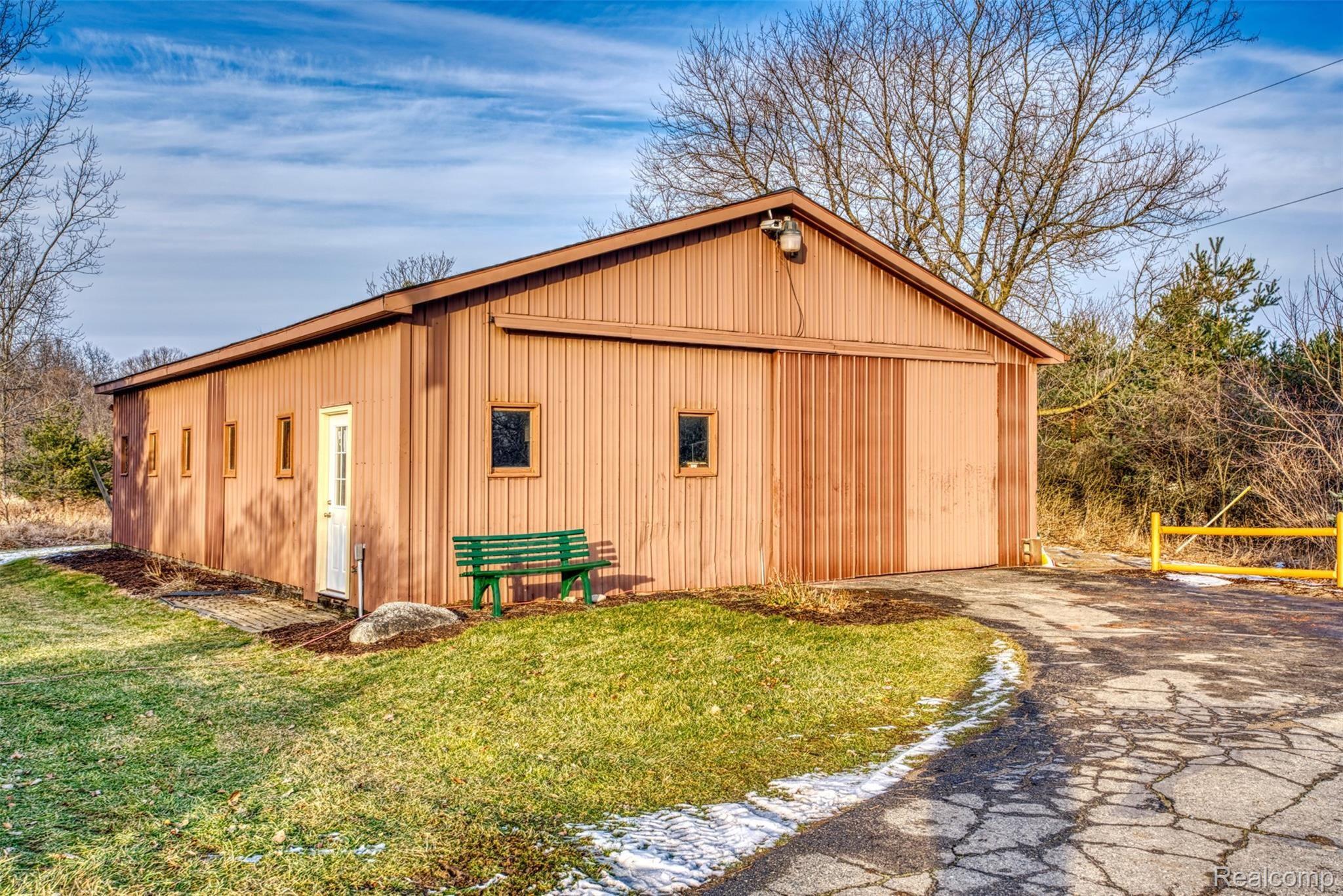 1550 Woodhaven Road Howell, MI 48855 - Photo 32 of 38 DSC00941_24.jpg