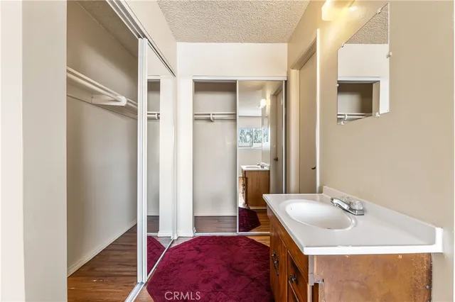 a en suite bathroom with a sink and a mirror