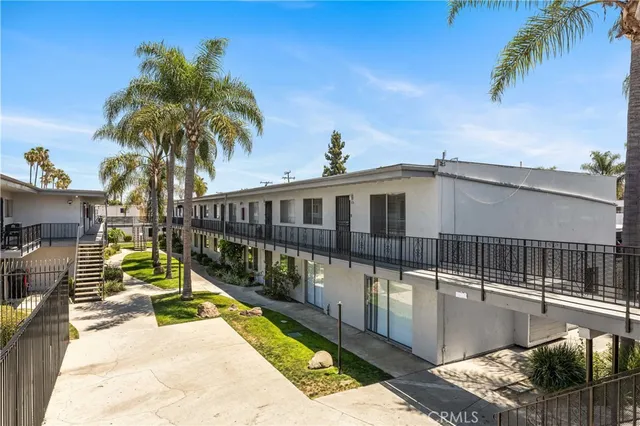 $389,000 | 5530 Ackerfield Avenue, Unit 206, Long Beach, CA 90805