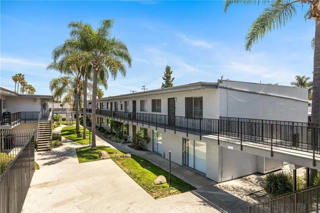 $389,000 | 5530 Ackerfield Avenue, Unit 206, Long Beach, CA 90805