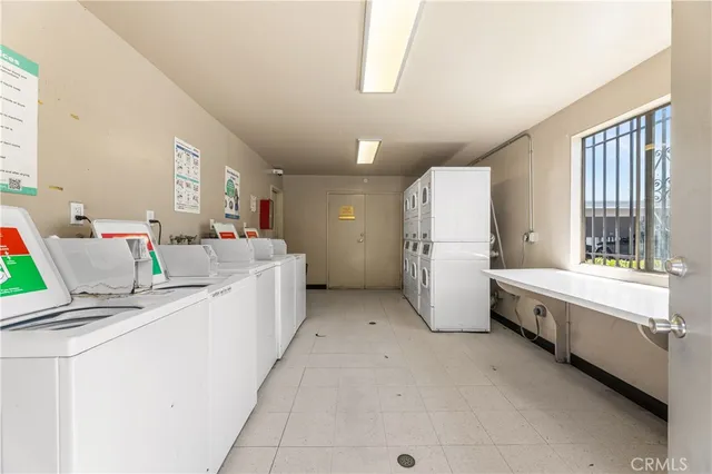 $389,000 | 5530 Ackerfield Avenue, Unit 206, Long Beach, CA 90805