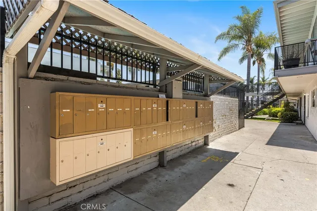 $389,000 | 5530 Ackerfield Avenue, Unit 206, Long Beach, CA 90805