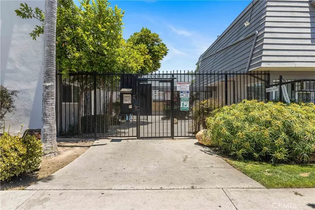 $389,000 | 5530 Ackerfield Avenue, Unit 206, Long Beach, CA 90805