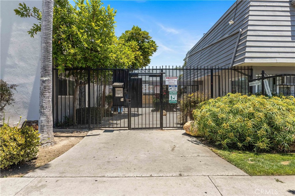 5530 Ackerfield Avenue, Unit 206 Long Beach, CA 90805 - Photo 32 of 33 a view of a house with a small yard and plants