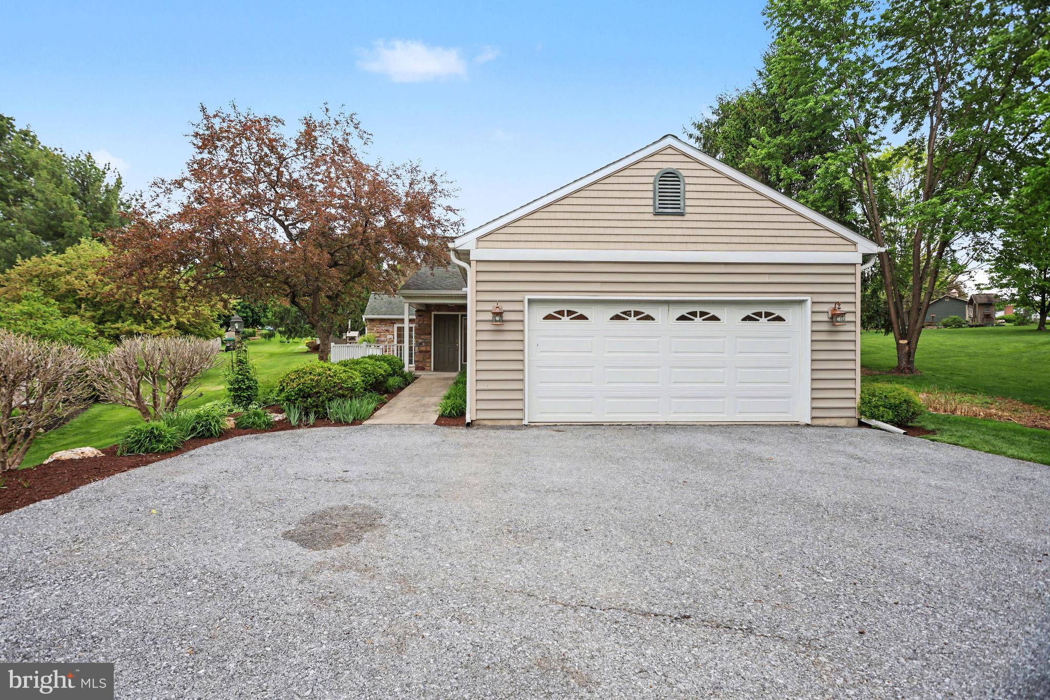51 Troy Drive Lititz, PA 17543 - Photo 2 of 42