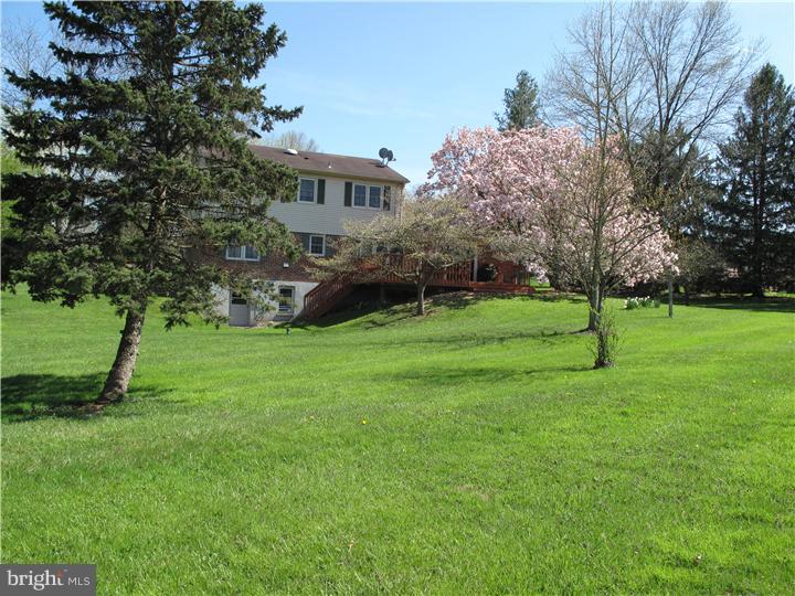 613 Landis Road Telford, PA 18969 - Photo 17 of 21 Exterior Back