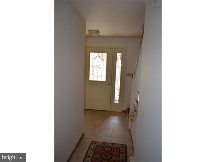 613 Landis Road Telford, PA 18969 - Photo 5 of 21 Hallway