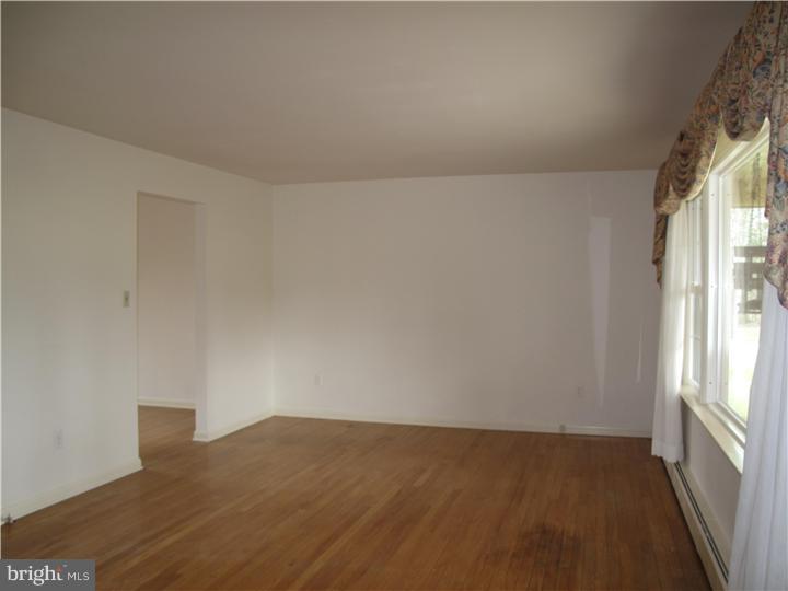 613 Landis Road Telford, PA 18969 - Photo 6 of 21 Living Room