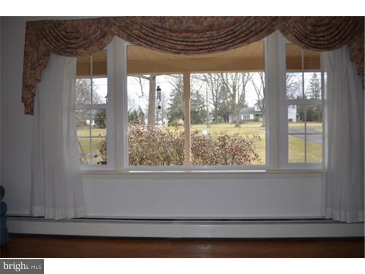 613 Landis Road Telford, PA 18969 - Photo 7 of 21 Living Room