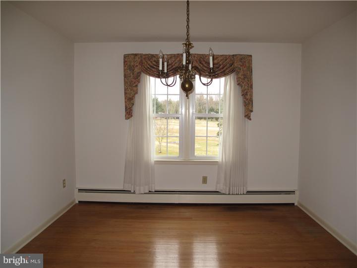613 Landis Road Telford, PA 18969 - Photo 8 of 21 Dining Room