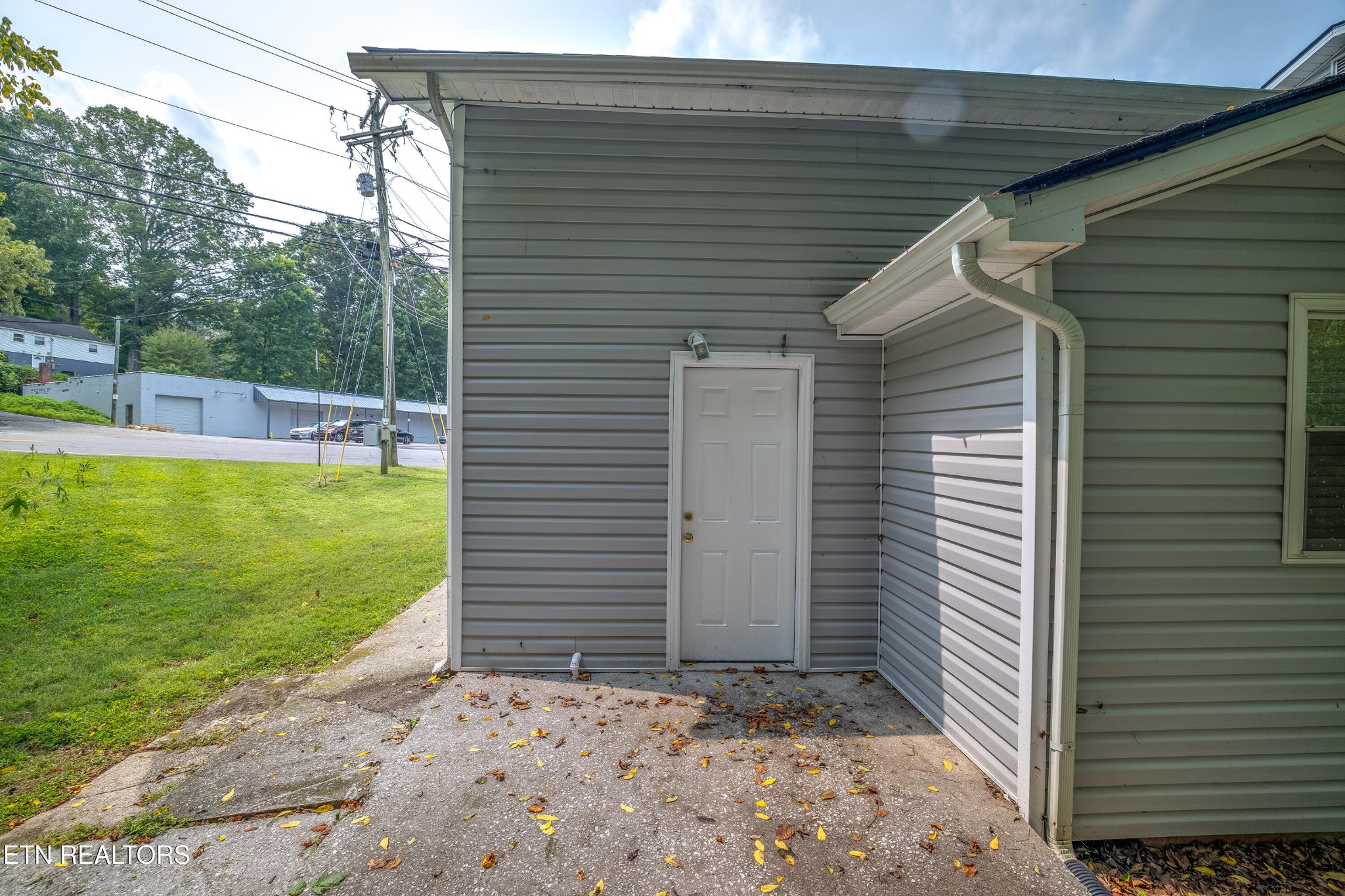 4707 Wildwood Road Maryville, TN 37804 - Photo 16 of 18 a view of a backyard with a garden