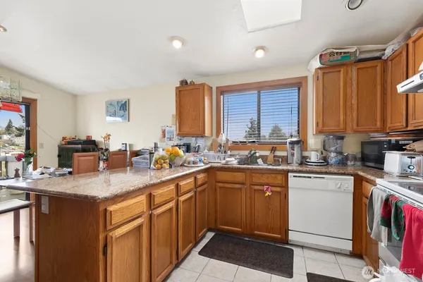 $880,000 | 5233 33rd Avenue South, Seattle, WA 98118