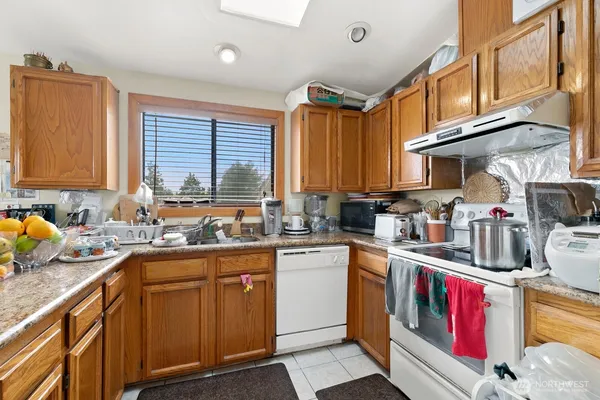 $880,000 | 5233 33rd Avenue South, Seattle, WA 98118