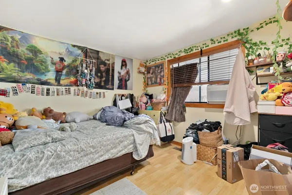 $880,000 | 5233 33rd Avenue South, Seattle, WA 98118