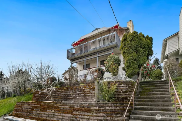 $880,000 | 5233 33rd Avenue South, Seattle, WA 98118