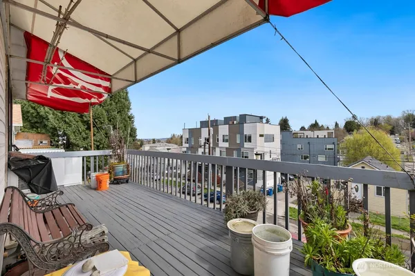 $880,000 | 5233 33rd Avenue South, Seattle, WA 98118
