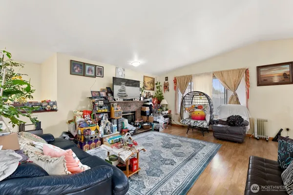 $880,000 | 5233 33rd Avenue South, Seattle, WA 98118