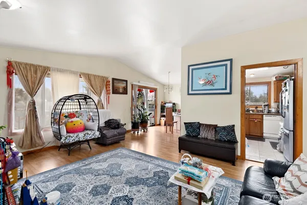 $880,000 | 5233 33rd Avenue South, Seattle, WA 98118