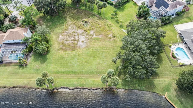 a view of a yard with an trees
