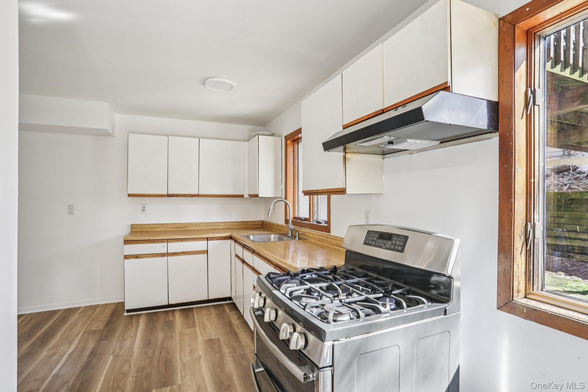 597 Saddle River Road Chestnut Ridge, NY 10952 - Photo 25 of 34